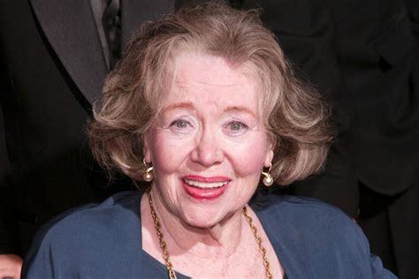 Glynis Johns dies at 100; award-winning actress was best known for role in ‘Mary Poppins’